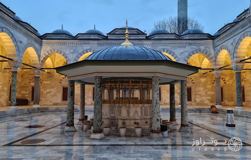 حیاط مسجد بایزید استانبول